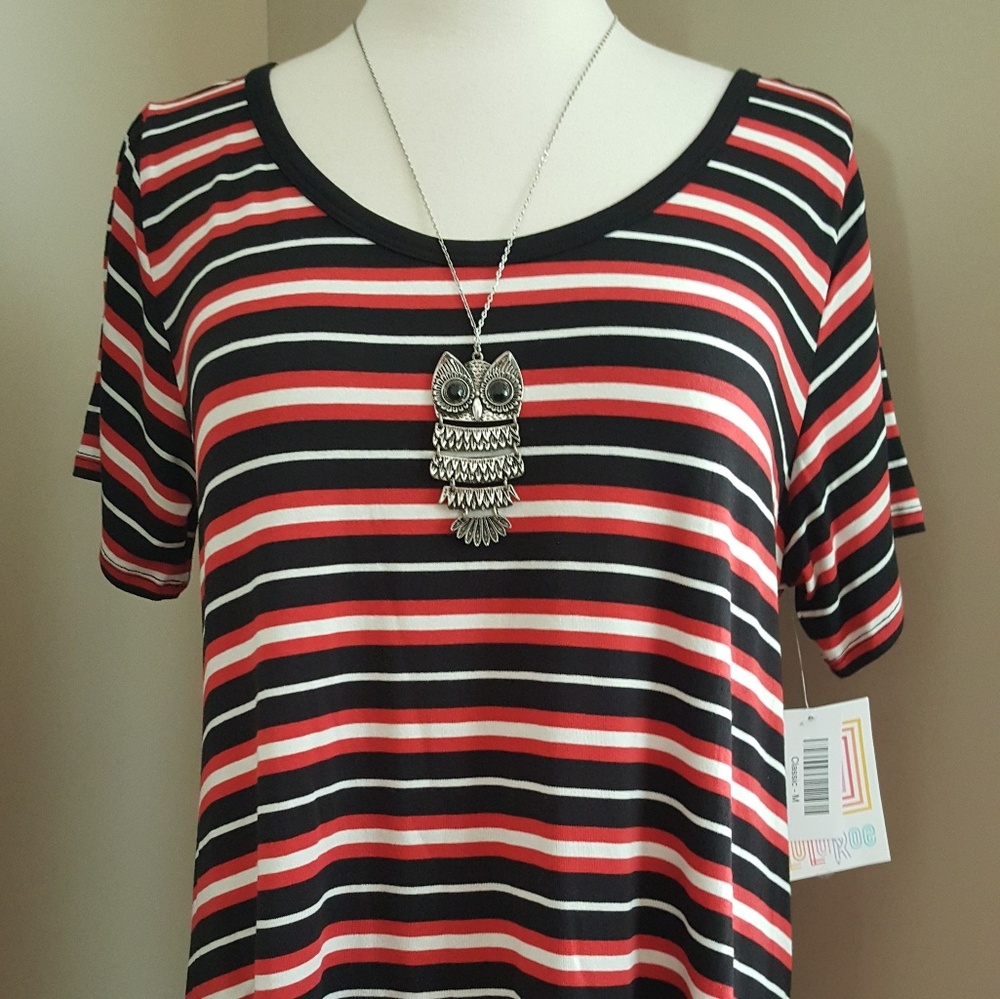 NWT - Lularoe Classic Tee - Medium